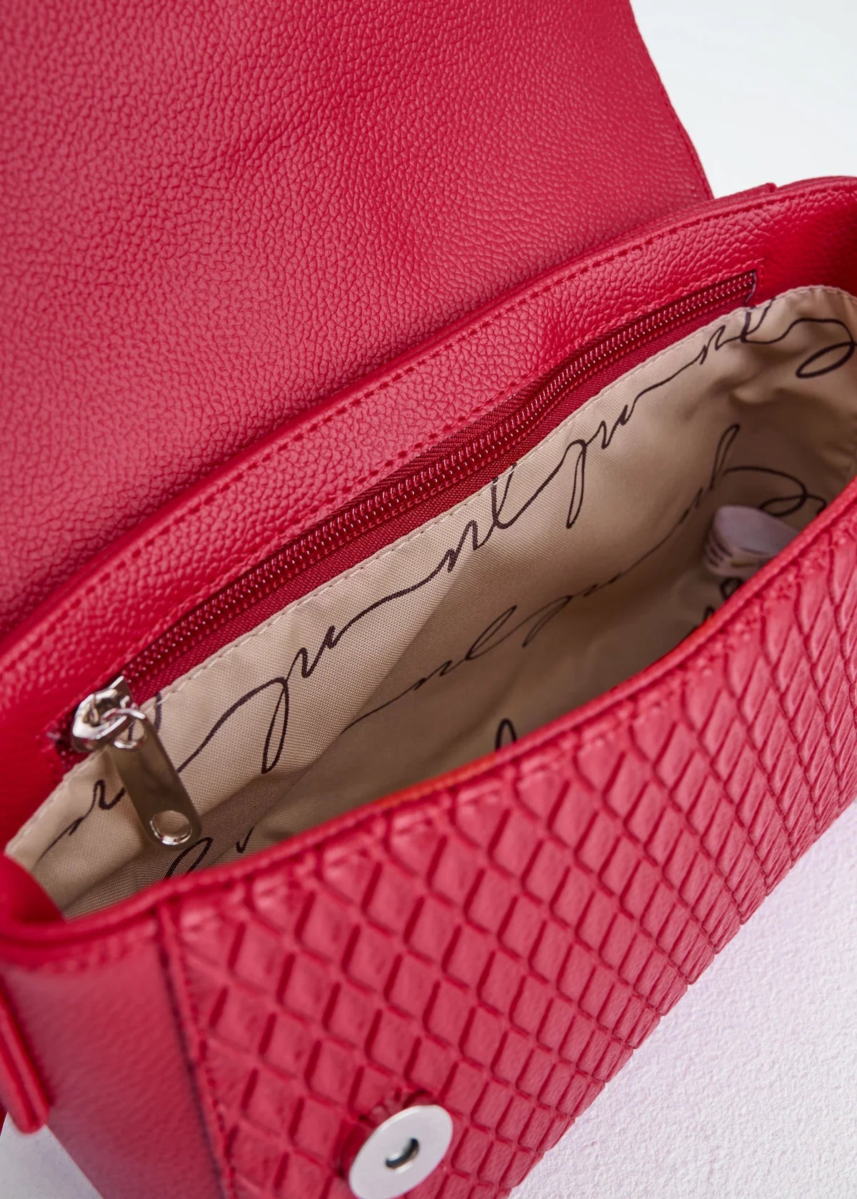 York Rojo Naty London