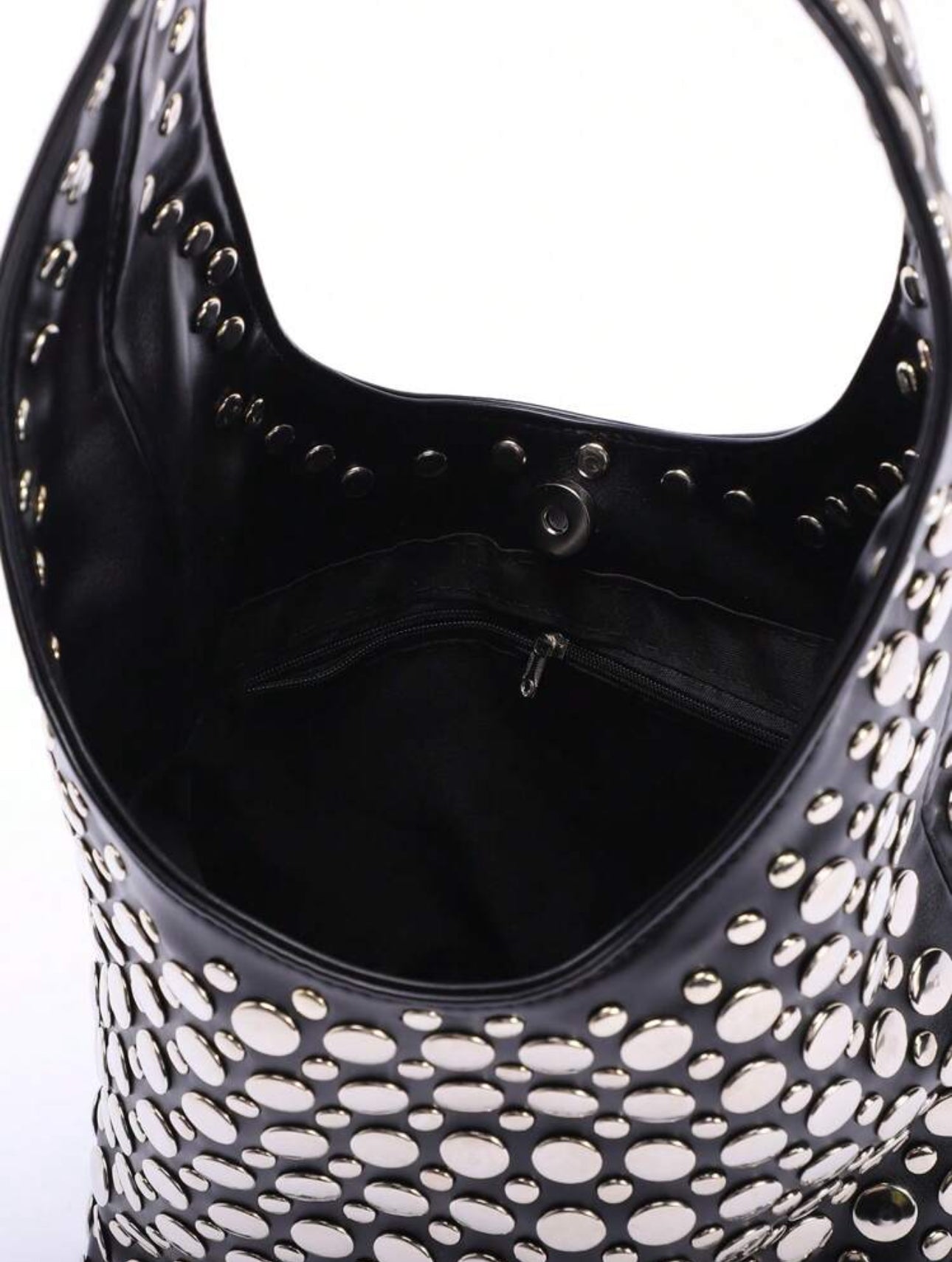 Bolso de tachuelas negro