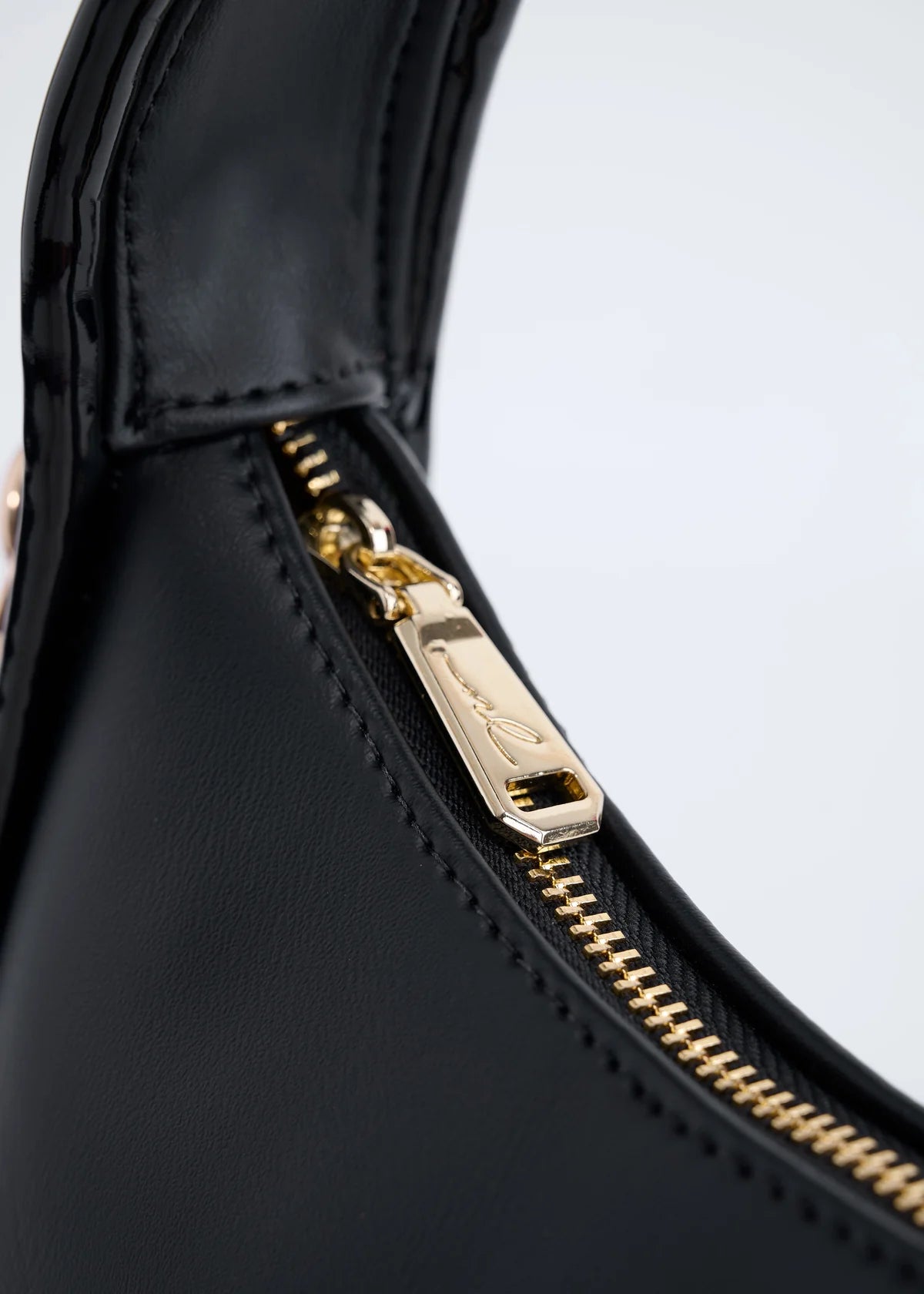 Charm negro Naty London