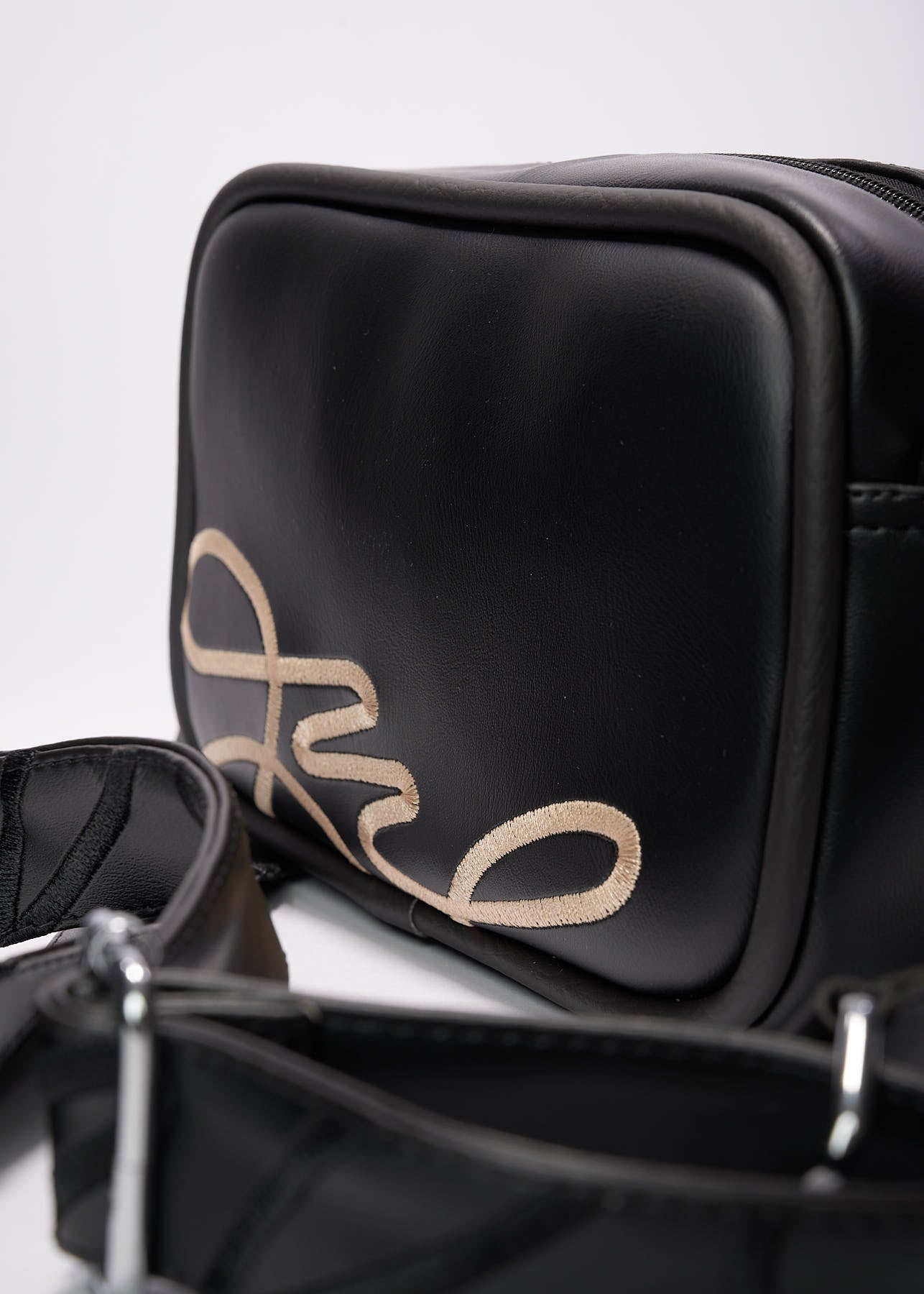 Bandolera Florida negro Naty London