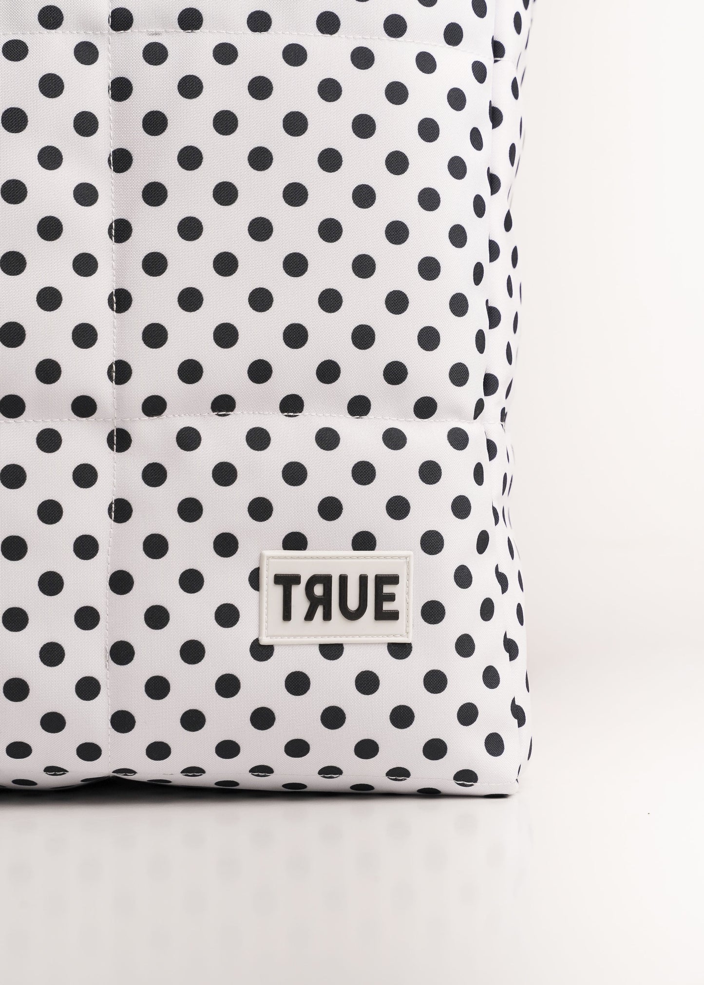 Puffer Ana lunares blanco con negro